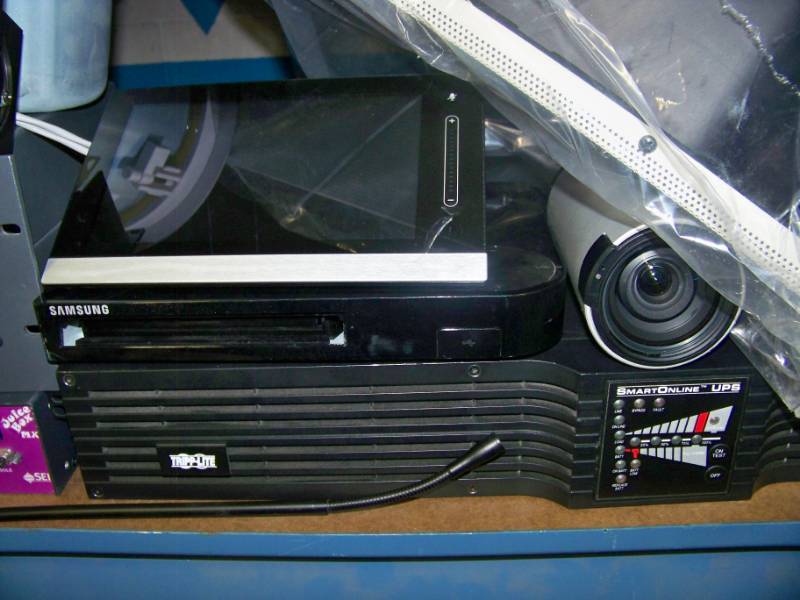 lot 102 image: Miscellaneous Electronics for PARTS  REPAIR