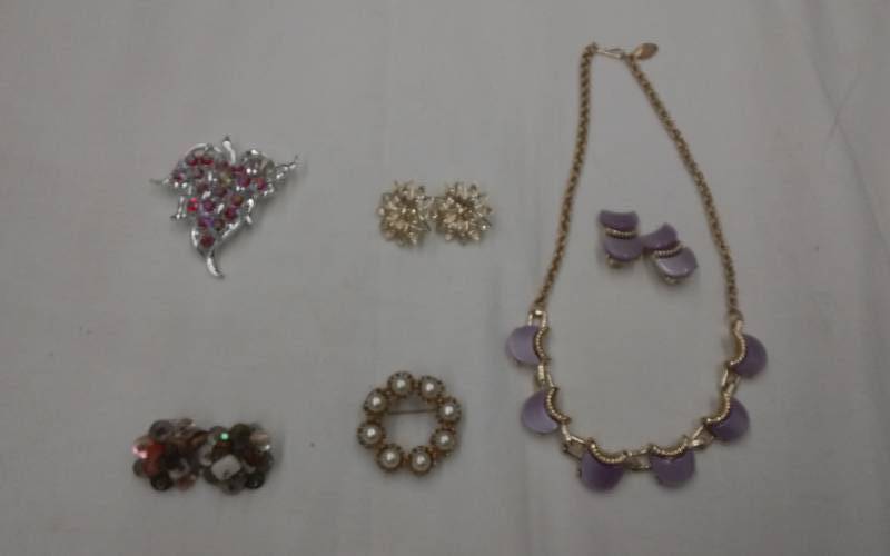 Lot Of Vintage Jewelry Clip Earrings (6 Pieces)