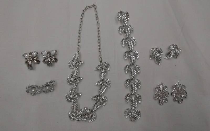 Lot Of Vintage Jewelry Clip Earrings (6 Pieces)