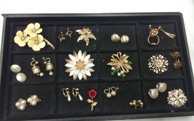 Lot Of Vintage Jewelry-Clip Earrings & Brooches