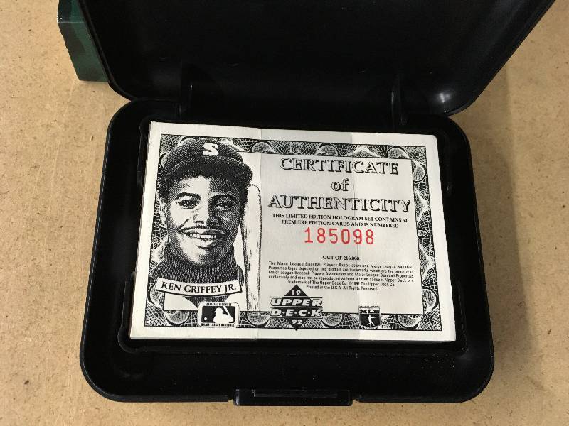 lot 92 image: 1992 MLB Team MVP Holographic Card Set