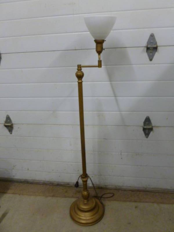 lot 3 image: Antique Floor Lamp