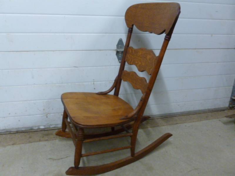 lot 4 image: Antique Wooden Rocking Chair