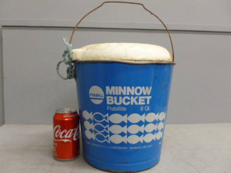 lot 9 image: Vintage Minnow Bucket
