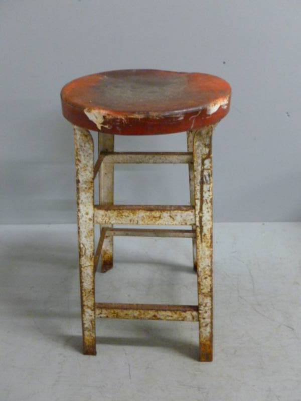 lot 17 image: Vintage Shop Stool
