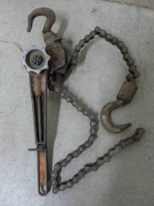 lot 27 image: Chain Hoist