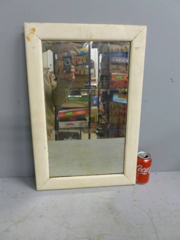 lot 33 image: Vintage Mirror