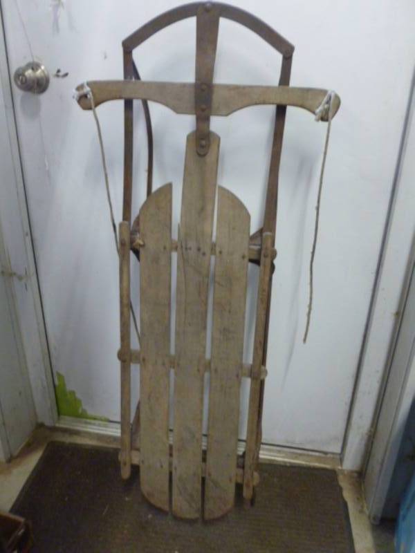 lot 52 image: Vintage Runner Sled