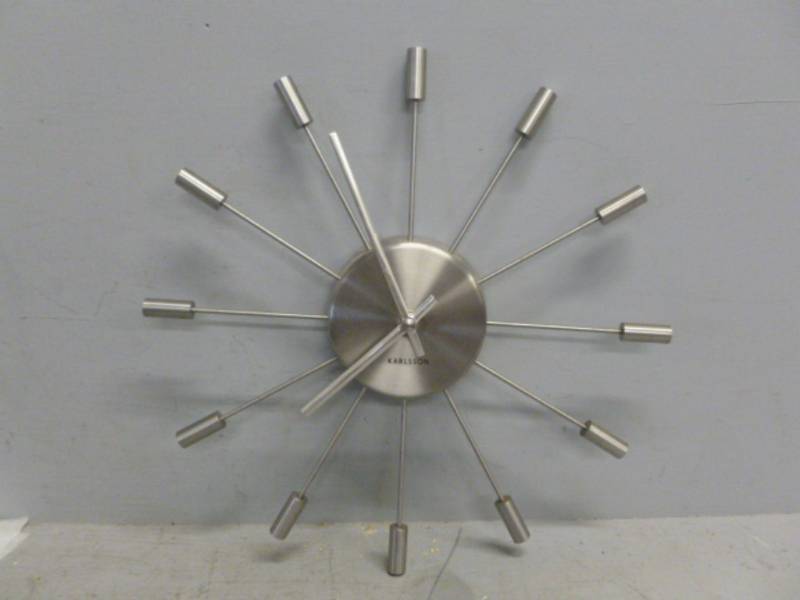 lot 64 image: Clock