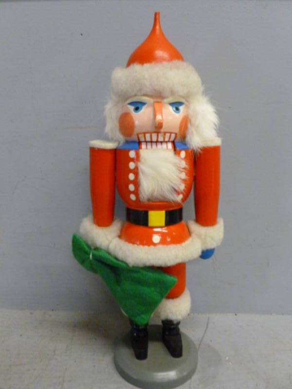 lot 73 image: Nutcracker