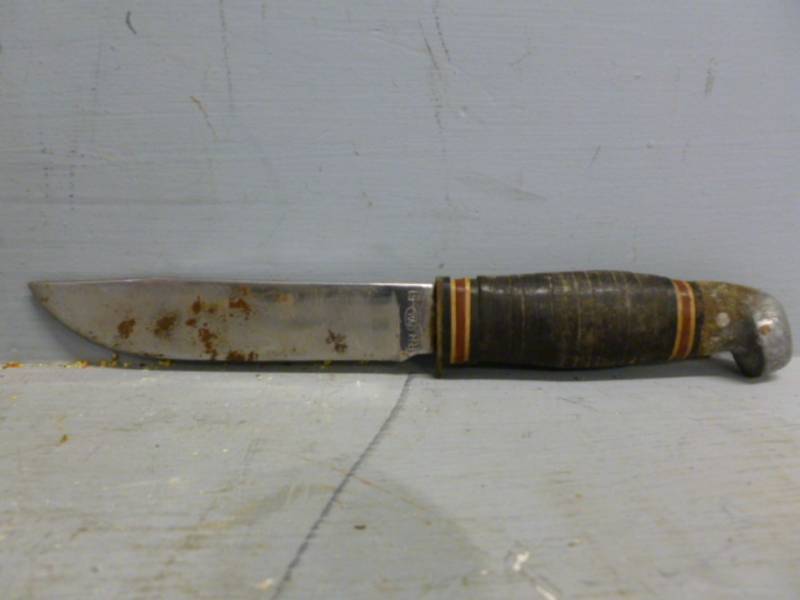 lot 86 image: Vintage Hunting Knife