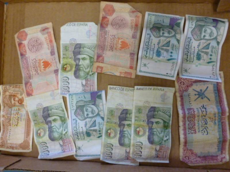 lot 90 image: Foreign Money