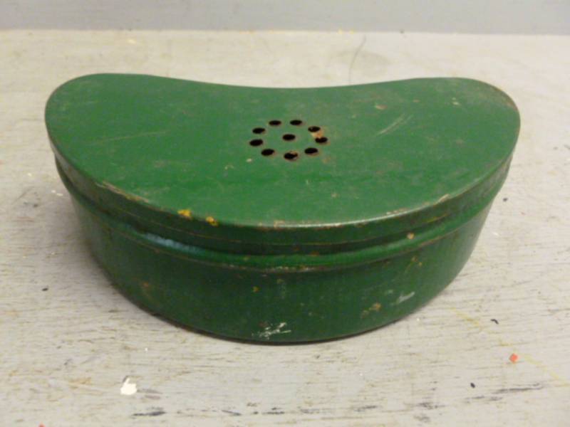 lot 91 image: Vintage Bait Box