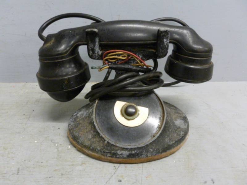 lot 102 image: Vintage Telephone