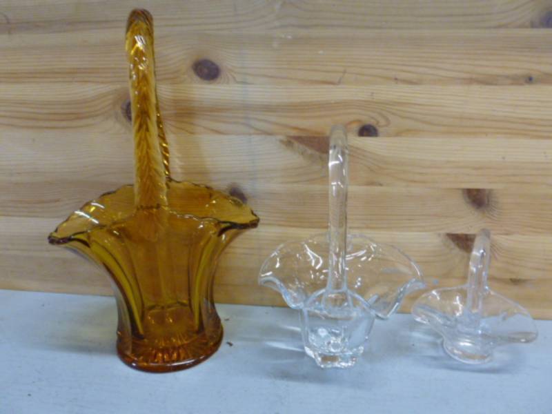 lot 103 image: Glass Baskets