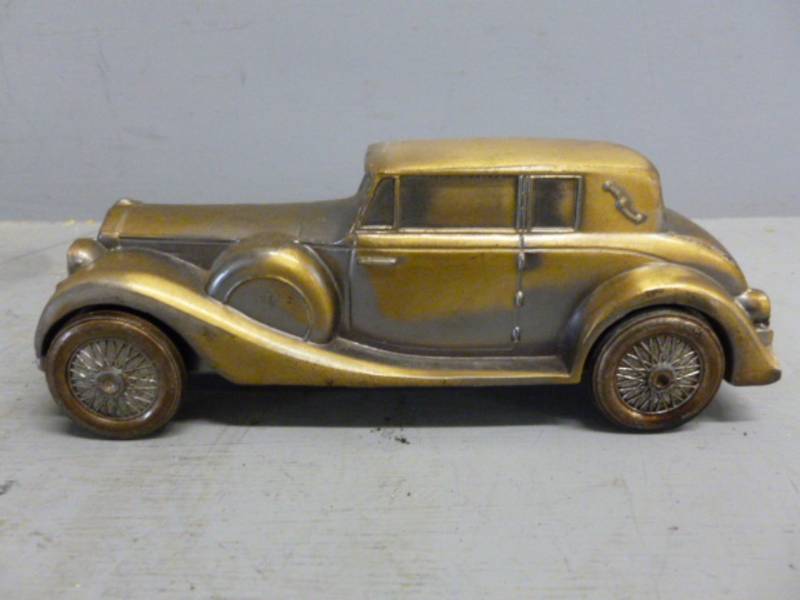 lot 108 image: Vintage Coin Bank