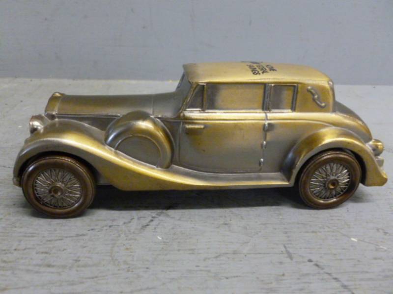 lot 109 image: Vintage Coin Bank