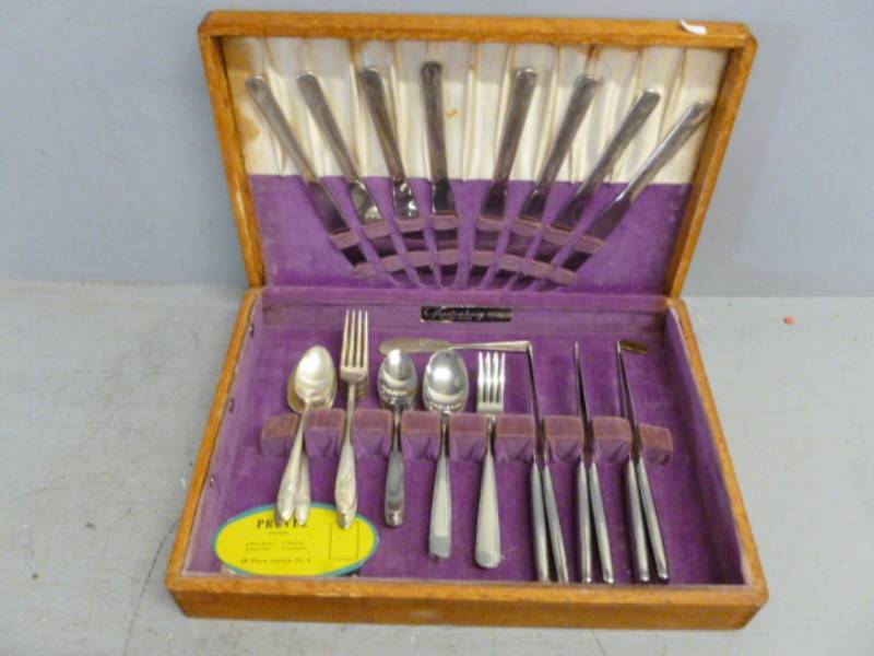 lot 113 image: Vintage Flatware Set