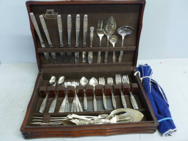lot 114 image: Vintage Flatware Set
