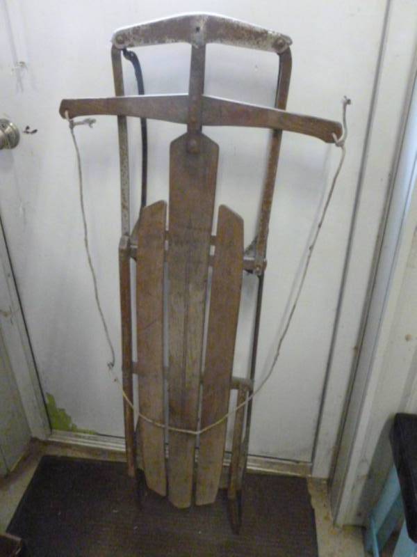 lot 116 image: Vintage Runner Sled