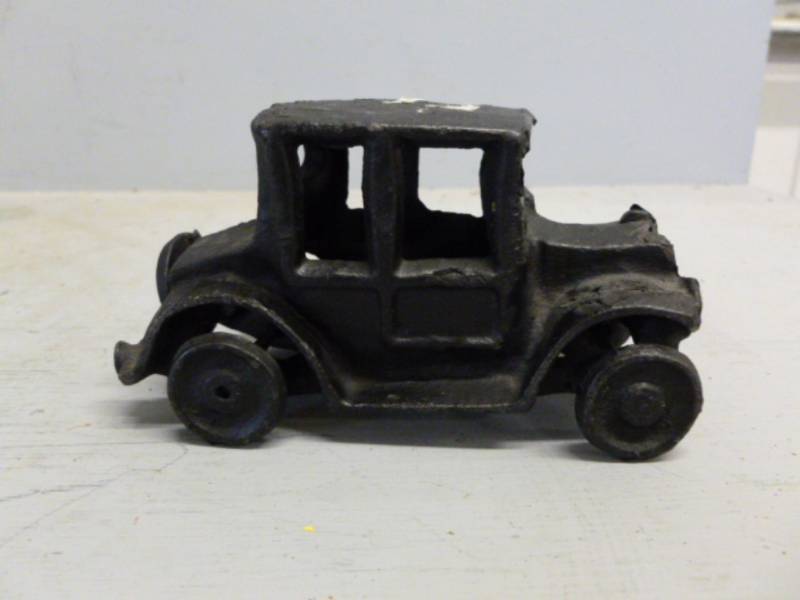 lot 145 image: Cast Iron Car