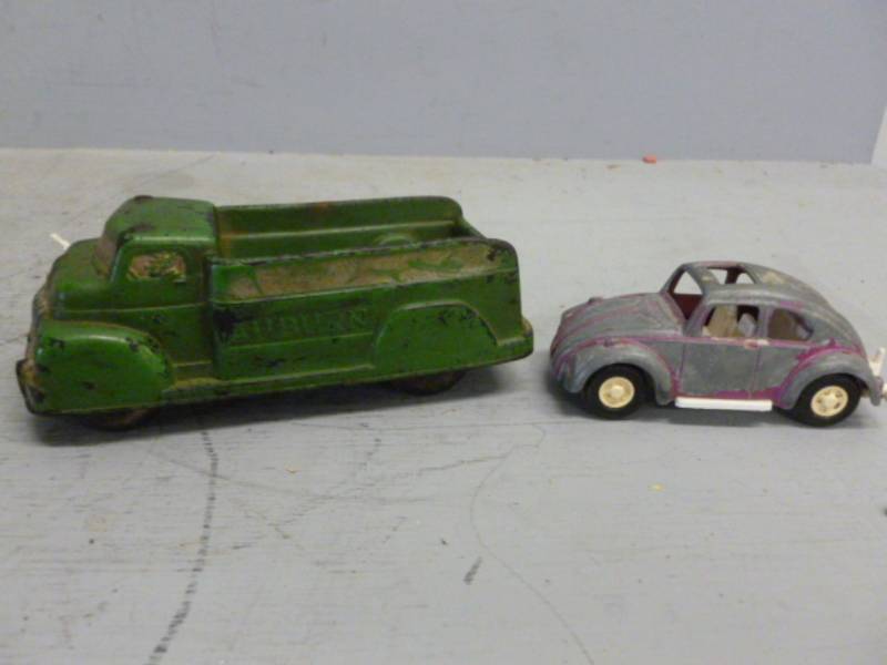 lot 146 image: Vintage Toys