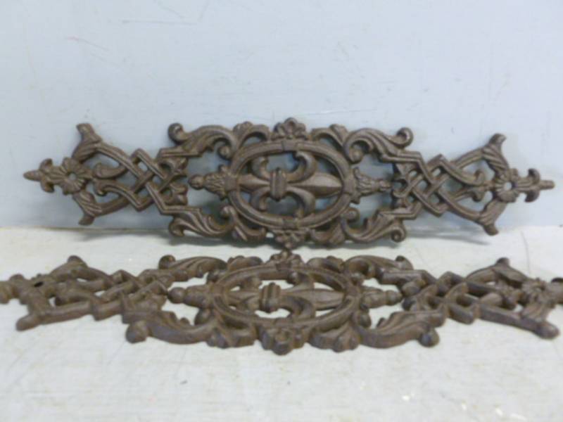 lot 165 image: Cast Iron Decorations