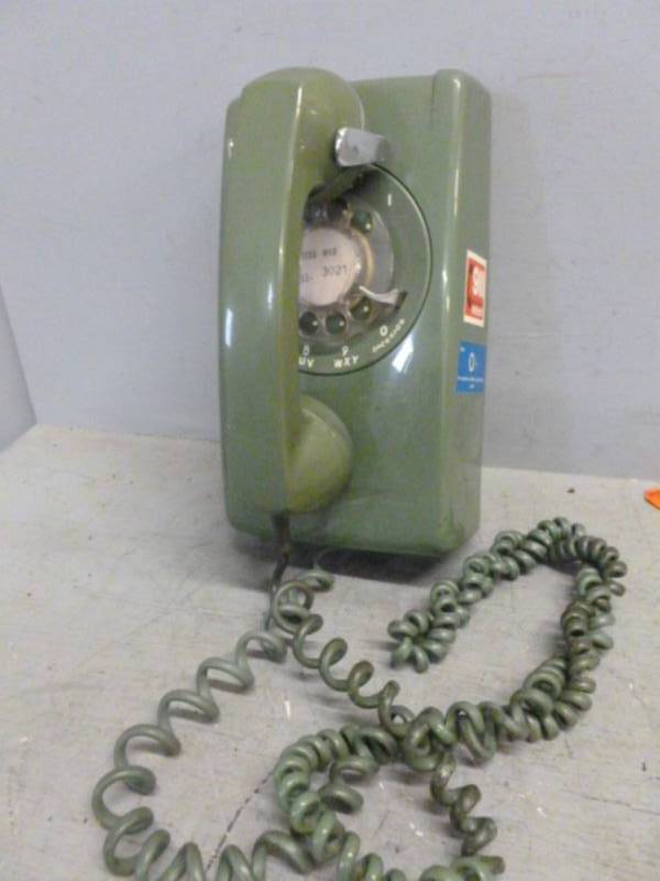 lot 183 image: Vintage Telephone
