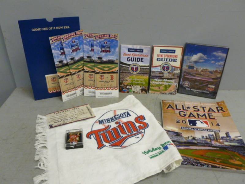 lot 204 image: Minnesota Twins Collectibles