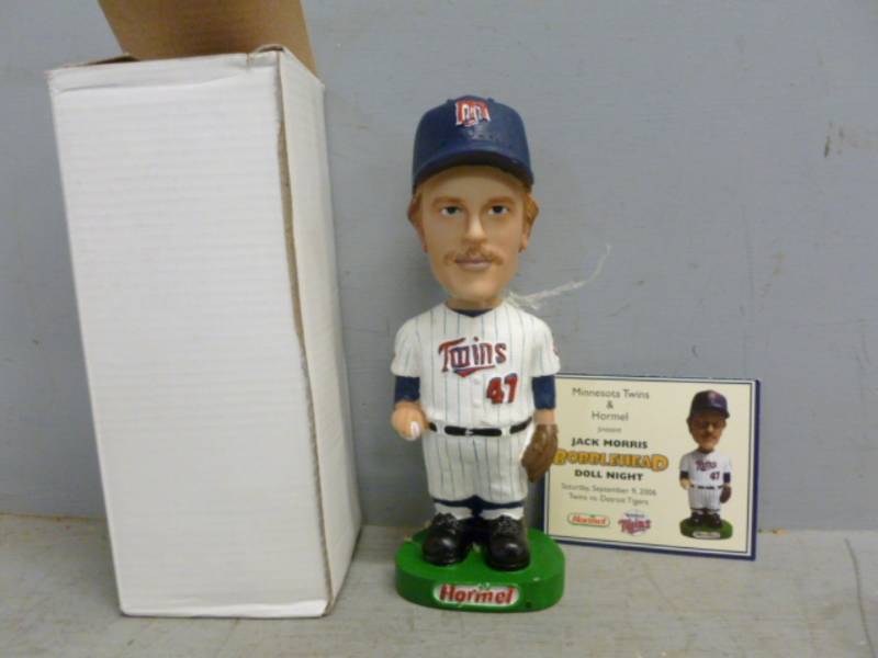 lot 214 image: Minnesota Twins Collectible