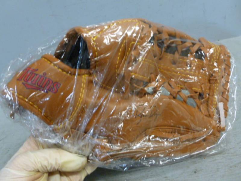 lot 222 image: Minnesota Twins Collectible