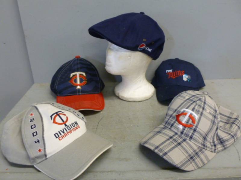 lot 226 image: Minnesota Twins Collectibles