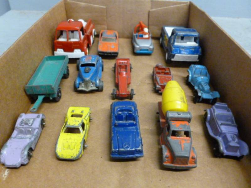 lot 232 image: Vintage Toys