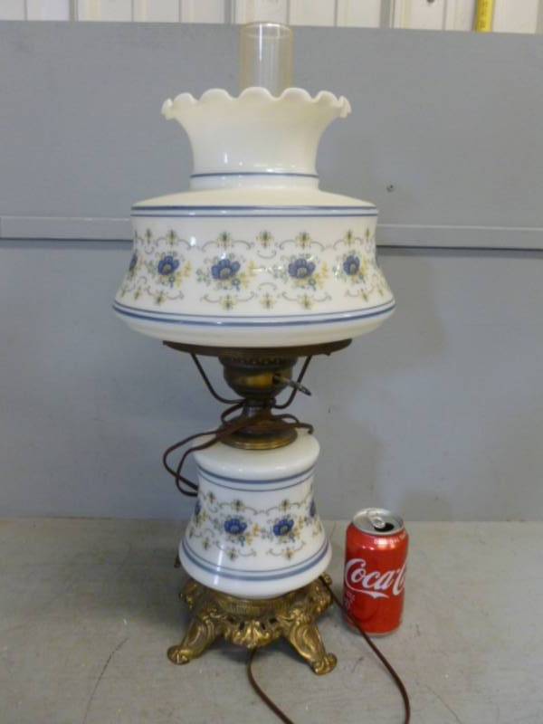 lot 263 image: Vintage Lamp