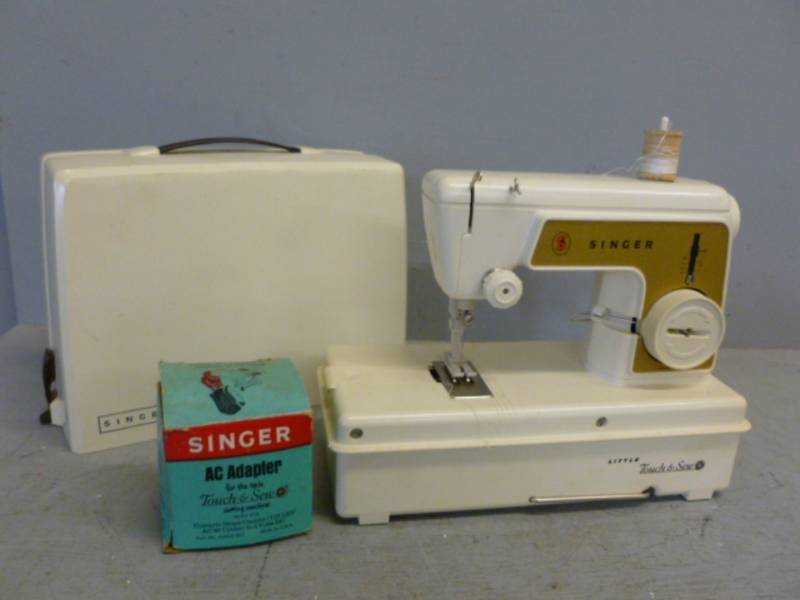 lot 269 image: Vintage Sewing Machine