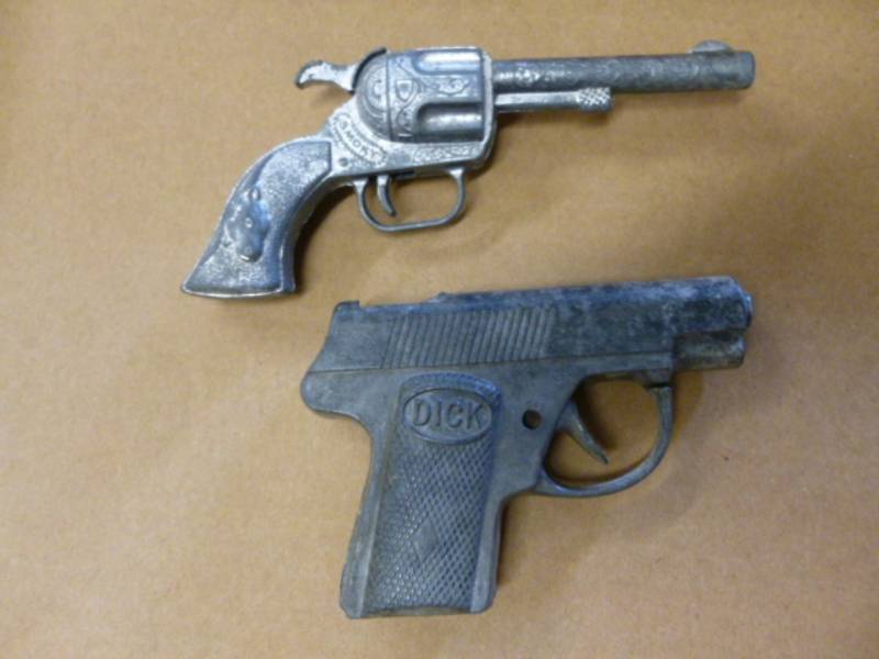 lot 282 image: Vintage Cap Guns