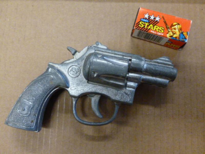 lot 283 image: Vintage Cap Gun