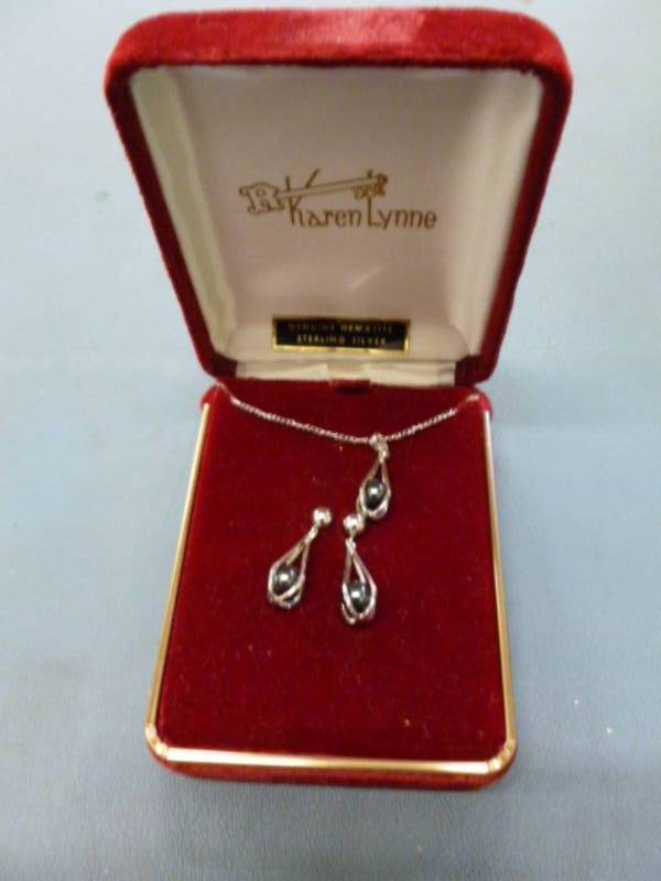 lot 286 image: Jewelry