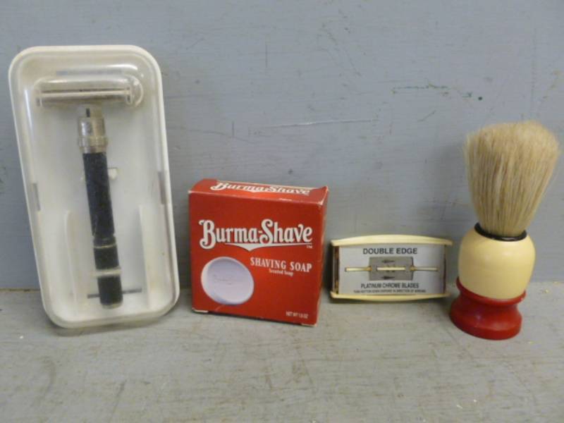 lot 303 image: Vintage Shaving Items