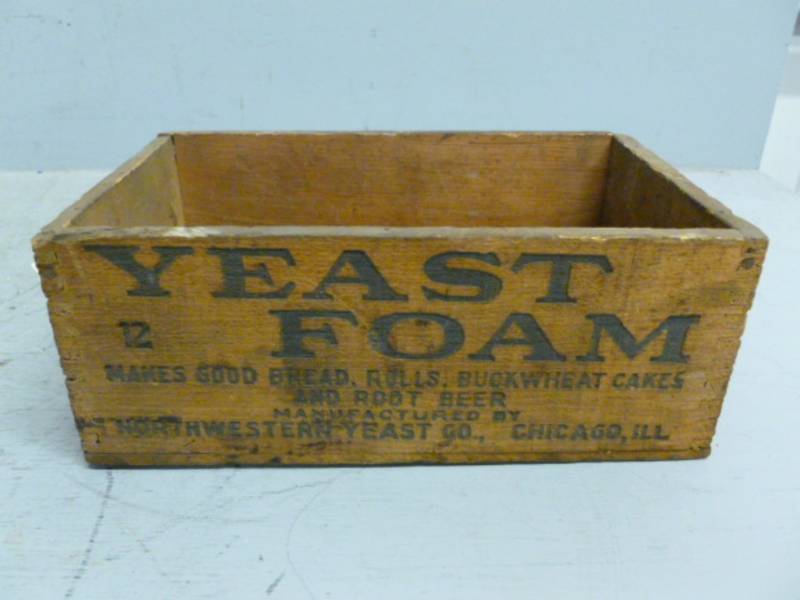 lot 319 image: Vintage Wooden Box