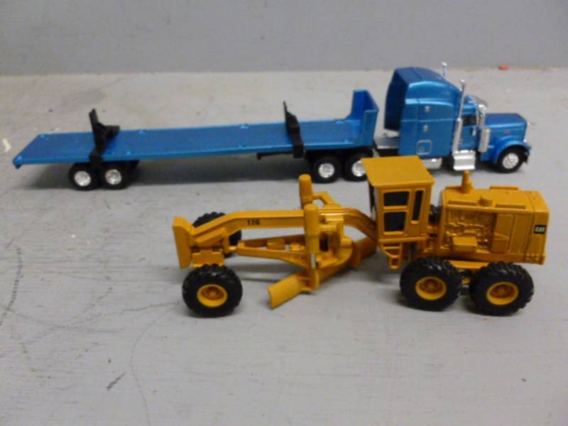 lot 326 image: Die Cast Metal Truck