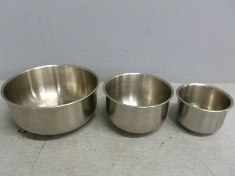 lot 328 image: Stainless Steel Bowl Set