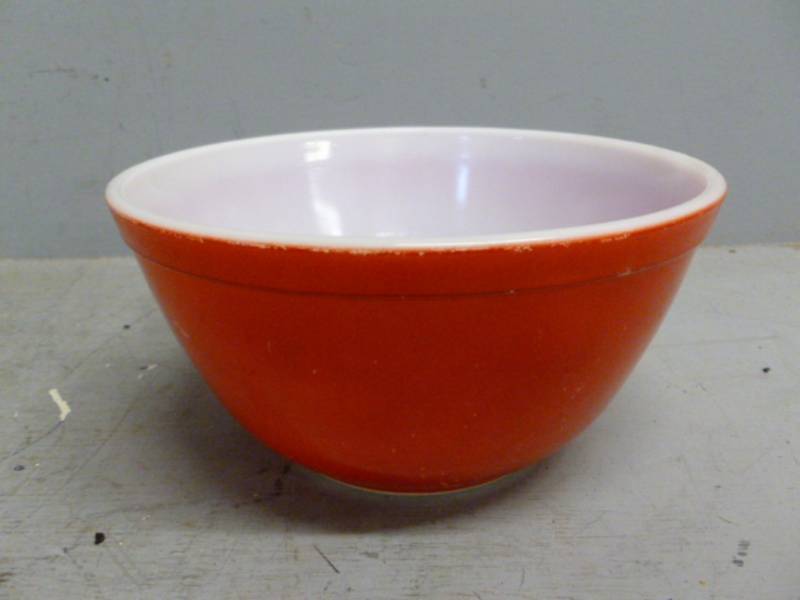 lot 329 image: Vintage Pyrex