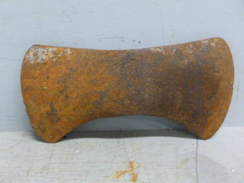 lot 332 image: Vintage Ax