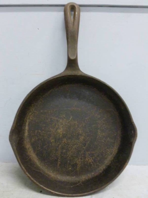 lot 334 image: Wagner Cast Iron Pan