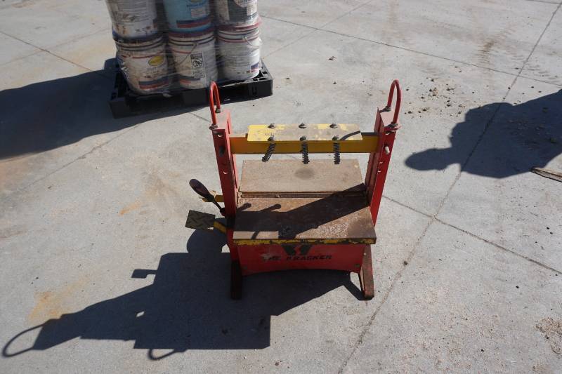 lot 8 image: The Kracker Hydraulic BlockPaver Splitter