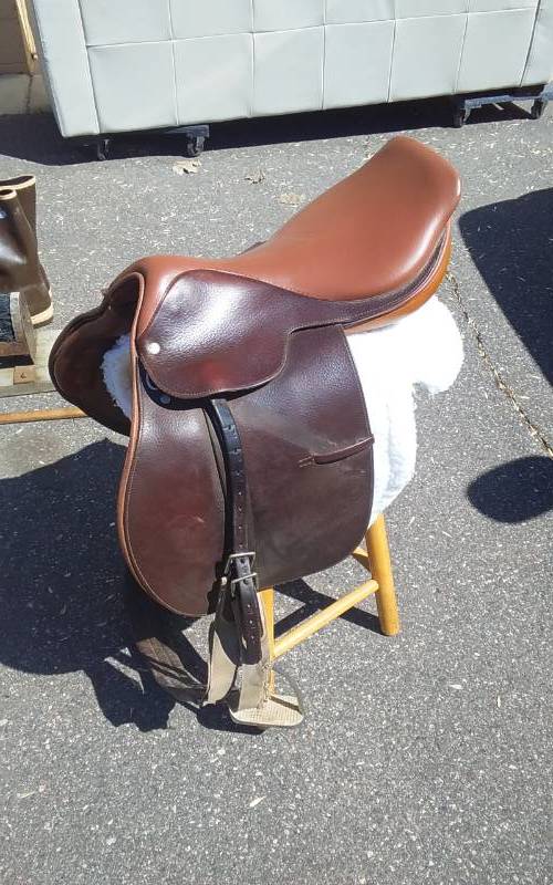 lot 1 image: Crosby Leather Saddle With Wilkers Fleece Pad