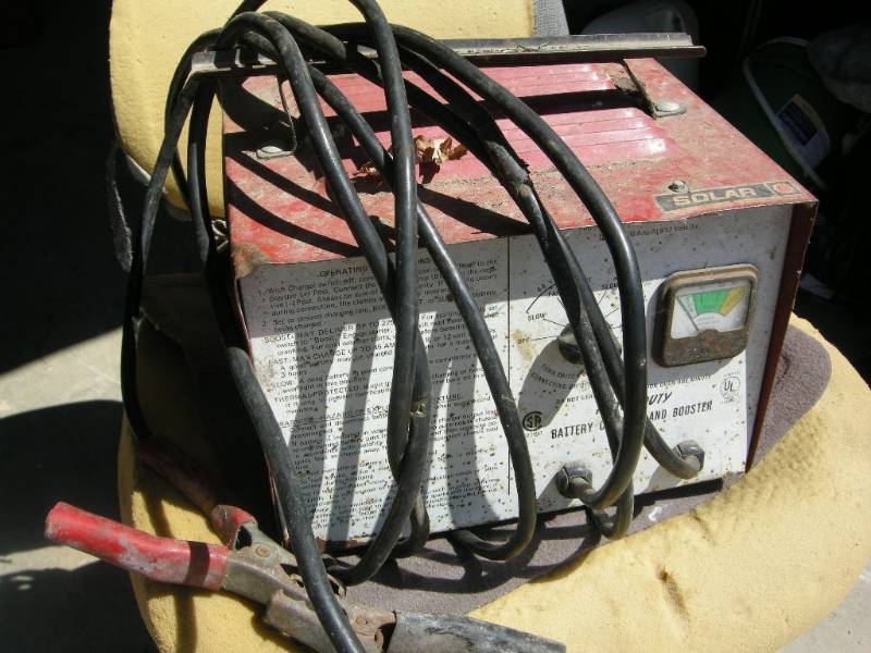 Solar Heavy Duty Battery Charger and Booster