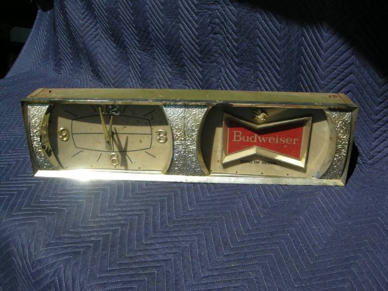 Vintage Budweiser Light-up Sign Clock