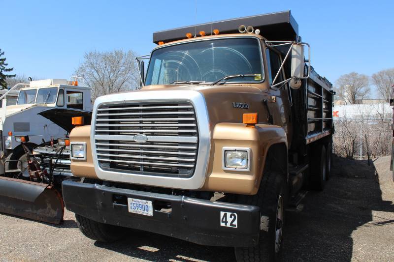 1995 Ford LNT8000 Short Conventional Cab Commercial Dump Truck